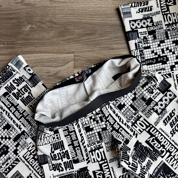 UO Urban Outfitters Newspaper Print Flare Black & White Pants | Retro Y2K Size M - Picture 7 of 11